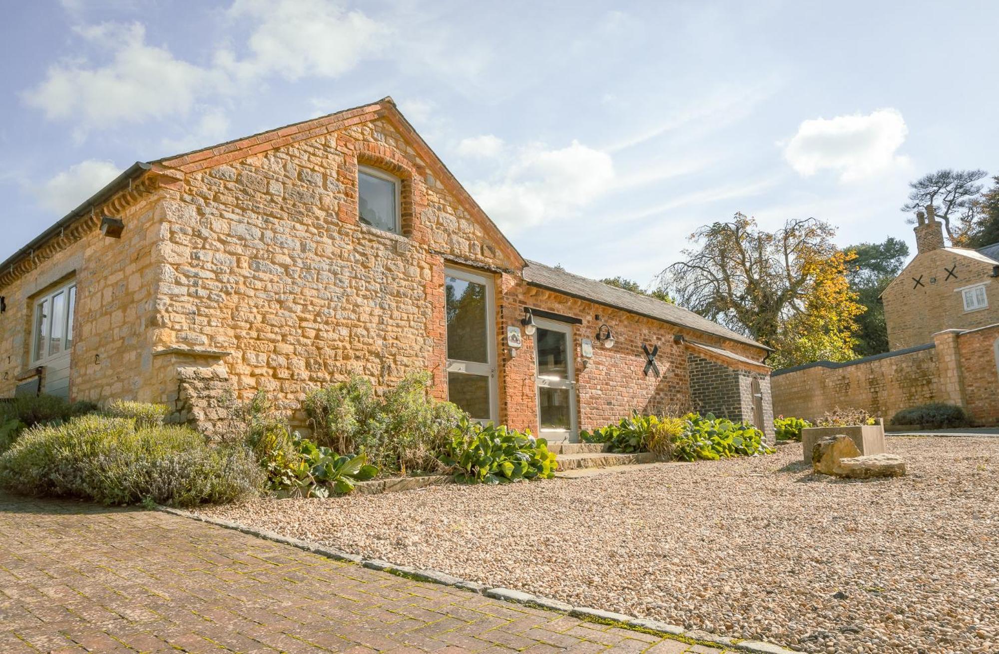 Mole Hole Apartamento Towcester Exterior foto